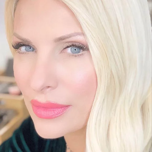 «Ελένη κάνε με follow» | Κι όμως - Δες ποια ακολούθησε στο Instagram η Ελένη Μενεγάκη