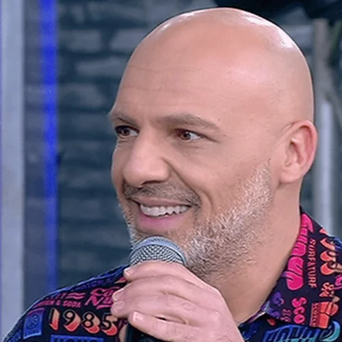 Ζέτα Μακρυπούλια & Ελισάβετ Κωνσταντινίδου σε μια επική φάρσα στον Νίκο Μουτσινά