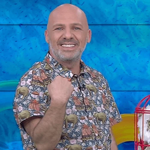 Η πρώτη φωτογραφία του Νίκου Μουτσινά στα γραφεία του ALPHA