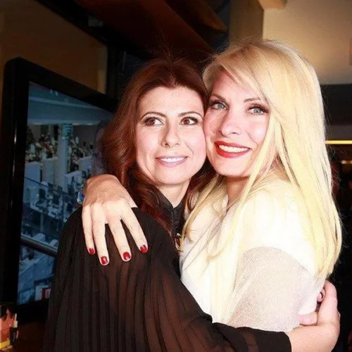 «Υπάρχει κι άλλη συνεργάτιδα της Ελένης Μενεγάκη που το έπαιζε συγκινημένη»