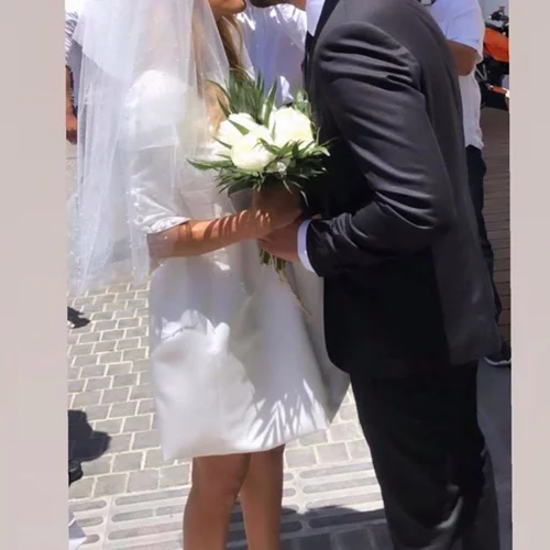 Πρώην νικητής ελληνικού talent show μόλις παντρεύτηκε - Οι φωτογραφίες από τον πολιτικό γάμο