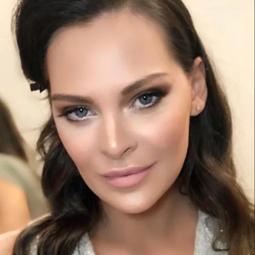 Και επισήμως ξανθιά | Η Υβόννη Μπόσνιακ φωτογραφίζεται ως blondie και μας δείχνει το νέο της χρώμα