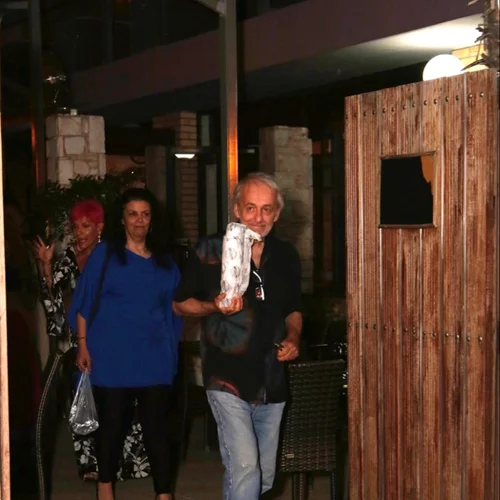 Ανδρέας Μικρούτσικος | Βραδινή έξοδος με τη σύντροφό του, Έλενα Μαστραγγελή