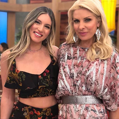 Αθηνά Οικονομάκου-Ελένη Μενεγάκη | Ο διάλογος στα social media και το σχόλιο της παρουσιάστριας