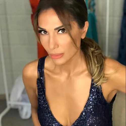 Θεαματική έξοδος | Η εντυπωσιακή εμφάνιση της Δέσποινας Βανδή στον τελικό J2US με το πιο μυστηριώδες αποκαλυπτικό φόρεμα