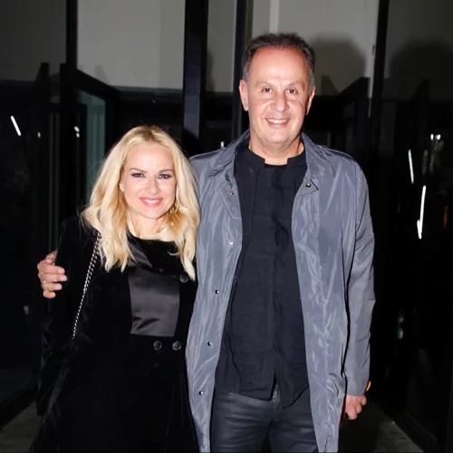 Μαρία Μπεκατώρου - Αντώνης Αλεβιζόπουλος | Σπάνια πλάνα από το cozy σπίτι του ζευγαριού