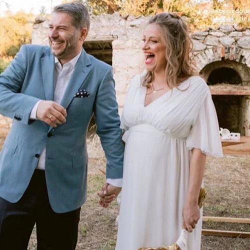 Λένα Δροσάκη | Η πρώτη φωτογραφία μέσα από το μαιευτήριο μετά τη γέννηση του γιου της