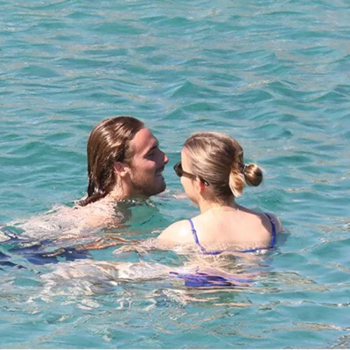 Στέφανος Τσιτσιπάς | Οι βουτιές με τη σύντροφό του στη Μύκονο (pics)