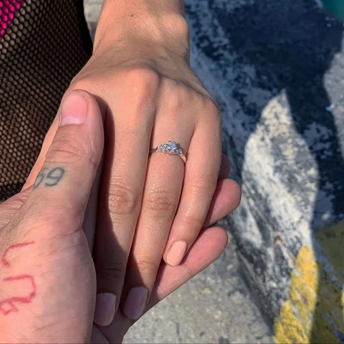 «Είπε το ναι. Σε αγαπάω όσο τίποτα» | Γνωστός Έλληνας μοντέλο έκανε πρόταση γάμου στην επί επτά μήνες σύντροφό του