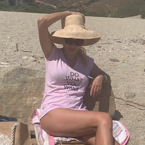 Τα καλλίγραμμα πόδια της σε πρώτο πλάνο | Η Ελένη Μενεγάκη δίχως ίχνος κυτταρίτιδας