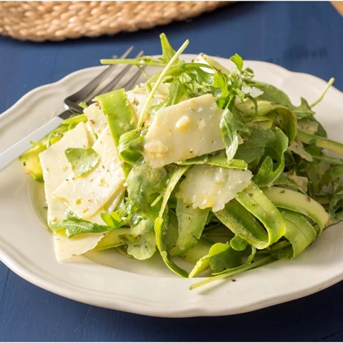 Χωρίς μαγείρεμα: Σαλάτα με κολοκυθάκια, ρόκα και παρμεζάνα