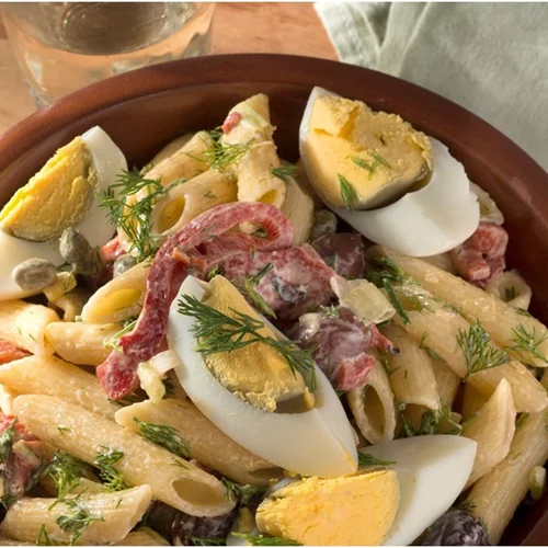 Μακαρονοσαλάτα με βραστά αυγά