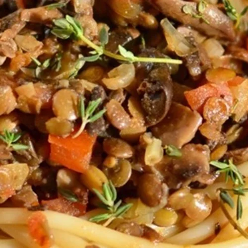 Μπολονέζ με φακές | Η συνταγή για μία διαφορετική μακαρονάδα για όσους δεν τρώνε κρέας