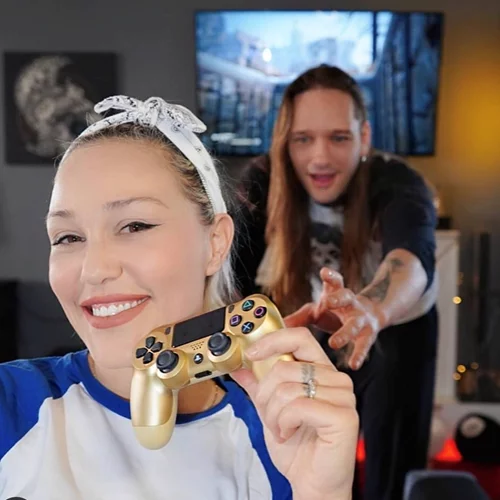 Η Πηνελόπη Αναστασοπούλου έγινε 43 ετών | Ποζάρει πιο ξανθιά και εντυπωσιακή από ποτέ