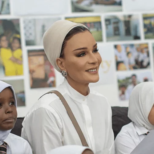 Η καλλονή σύζυγος του Εμίρη του Κατάρ - Κανείς δε μπορεί να μαντέψει την ηλικία της