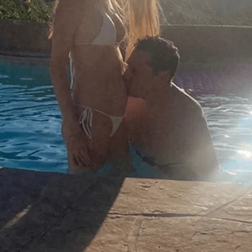 Εκείνος 51, εκείνη 25 και full in love | Ποιο ζευγάρι της showbiz περιμένει το πρώτο του παιδί