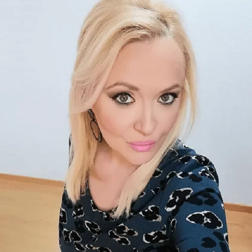 Τζωρτζέλα Κόσιαβα | Η δημοσιογράφος και συνεργάτιδα της Κατερίνας Καινούργιου έκοψε à la garçonne τα μαλλιά της