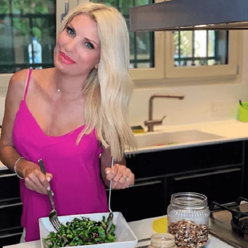 Η νέα φωτογραφία της Ελένης Μενεγάκη με σορτσάκι | Πού κάνει διακοπές;