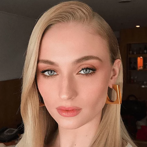 Αυτή θα είναι η μεγαλύτερη τάση μακιγιάζ του χειμώνα και -ναι!- μπορείς να την υιοθετήσεις από τώρα