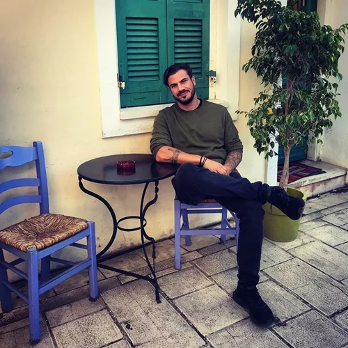 Νέα μεγάλη συνεργασία για τον Άκη Πετρετζίκη