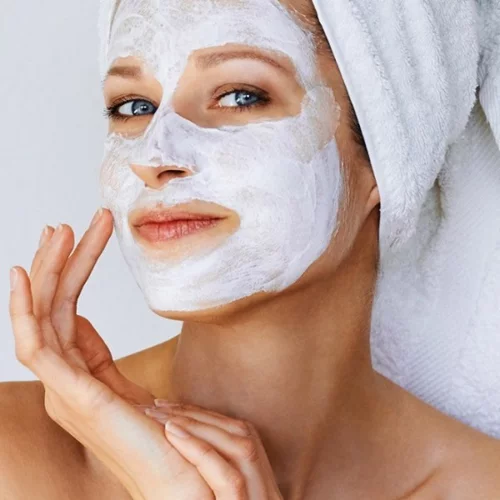 3 ιδιοφυείς χρήσεις για το γάλα στο δέρμα σου