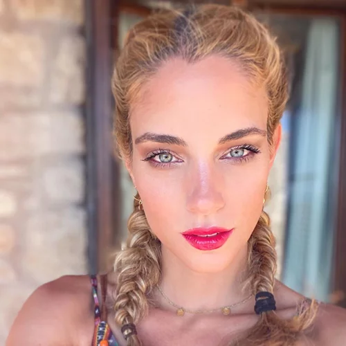 Beach hair | Τα πιο ωραία looks παραλίας της Δούκισσας Νομικού για να αντιγράψεις φέτος το καλοκαίρι