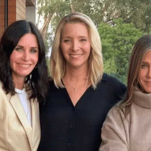 Friends reunion | Jennifer Aniston, Courteney Cox και Lisa Kudrow στέλνουν το δικό τους πολιτικό μήνυμα