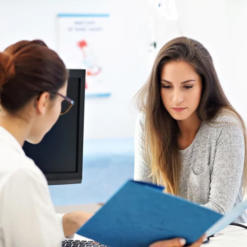 Σε τι γιατρό πρέπει να απευθυνθώ για θεραπεία κονδυλωμάτων;