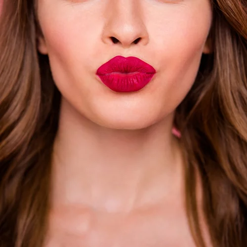 Υαλουρονικό στα χείλη | Η διαδικασία, τι γίνεται αν κάτι πάει στραβά και όσα πρέπει να ξέρεις