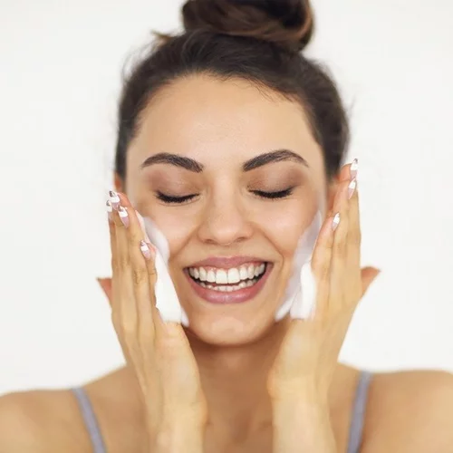 Tα καλύτερα καθαριστικά προσώπου για ακμή από 10€ | Τέλος η λιπαρότητα και τα σπυράκια