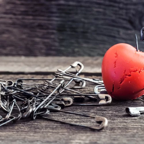 Ανάλυσέ το | Το τραύμα που σε κάνει να προσπαθείς για να κερδίσεις την αγάπη