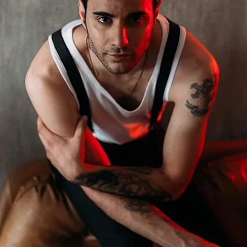 Ίαν Στρατής | «Είμαι σε σχέση με ένα κορίτσι που είναι από το χώρο»