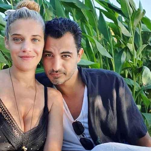 Τζένη Θεωνά | Μιλά για τον σύντροφό της, Δήμο Αναστασιάδη, αλλά και την εμπειρία της μητρότητας