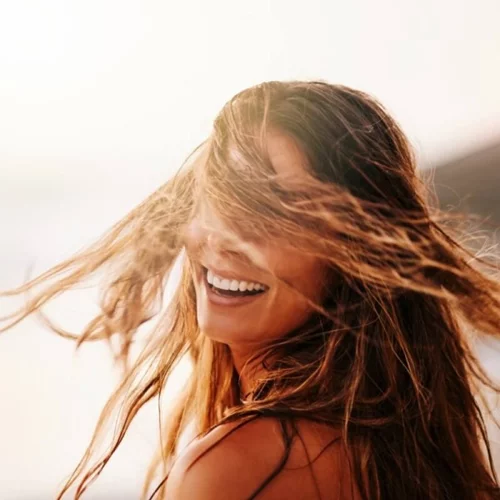 Τα 10 χειρότερα πράγματα που κάνεις στα μαλλιά σου