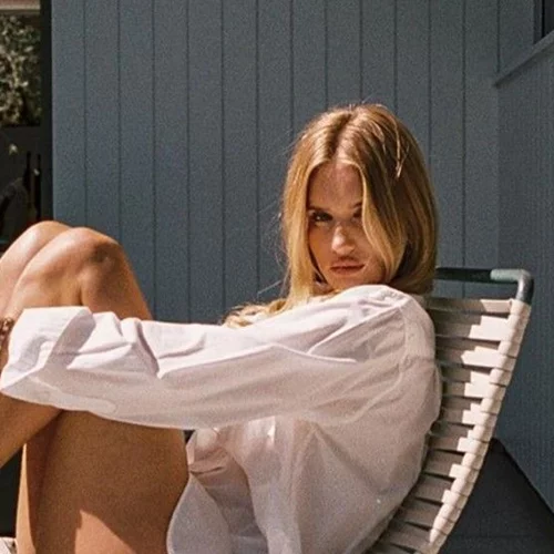 Θες να κάνεις μίνιμαλ ντύσιμο; Τα styling tips της Rosie Huntington-Whiteley θα απογειώσουν το στιλ σου