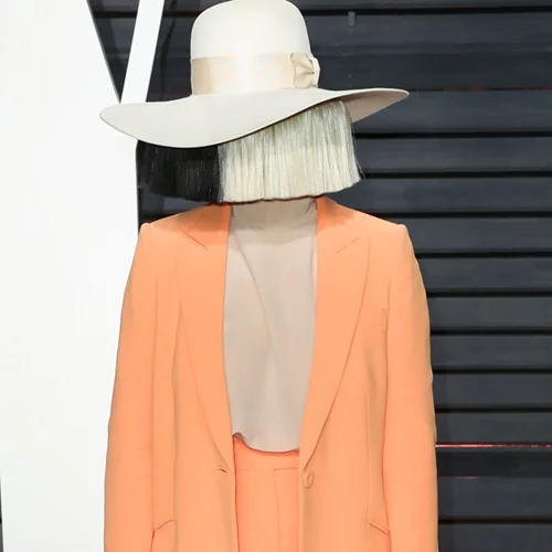 Κι όμως | Η Sia έγινε γιαγιά στα 44 της χρόνια