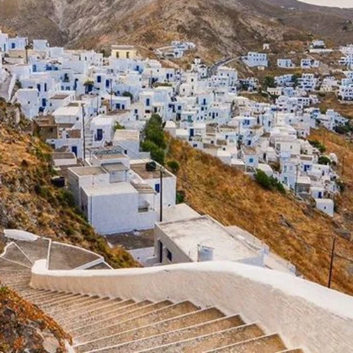 Στην εκρηκτική Σέριφο | Η άγρια ομορφιά των μεταλλείων συνομιλεί με την κυκλαδίτικη αρχιτεκτονική