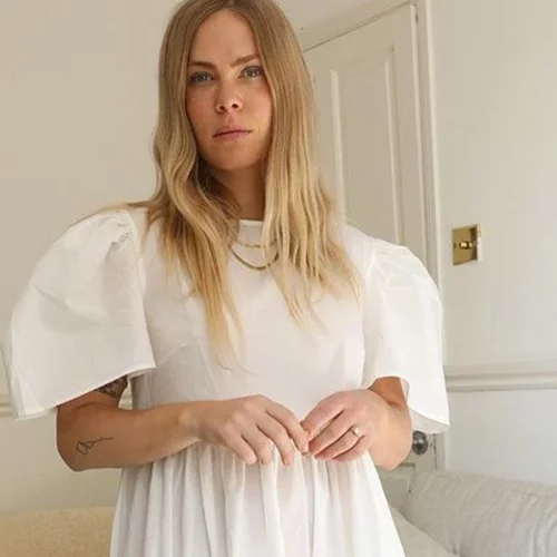 To "throw on" φόρεμα είναι το κομμάτι που χρειάζεσαι στις διακοπές σου