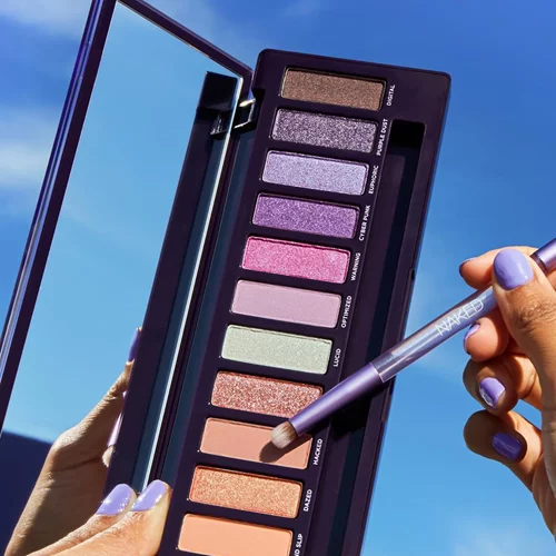 Ήρθε η νέα παλέτα NAKED και αποθεώνει την πιο μαγική απόχρωση για μακιγιάζ, το μοβ!