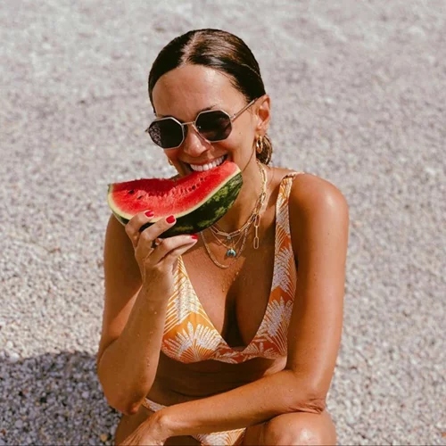 Έλλη Κοκκίνου | Ποζάρει με πορτοκαλί μπικίνι και εντυπωσιάζει με τη fit σιλουέτα της