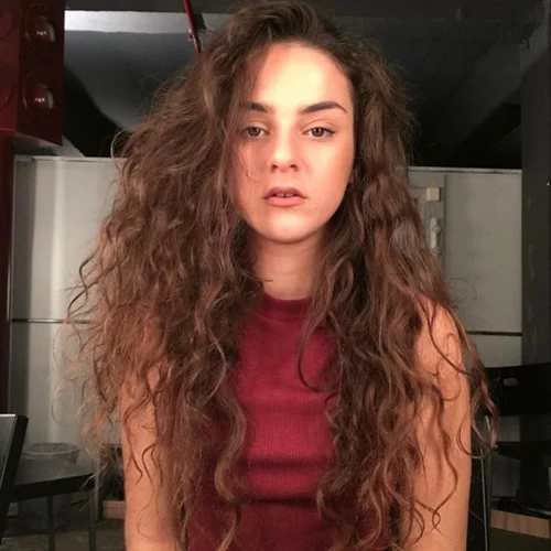 Η Ζένια Μπονάτσου είναι μια κοπέλα σαν όλες τις άλλες | Η δουλειά που κάνει παράλληλα με την υποκριτική