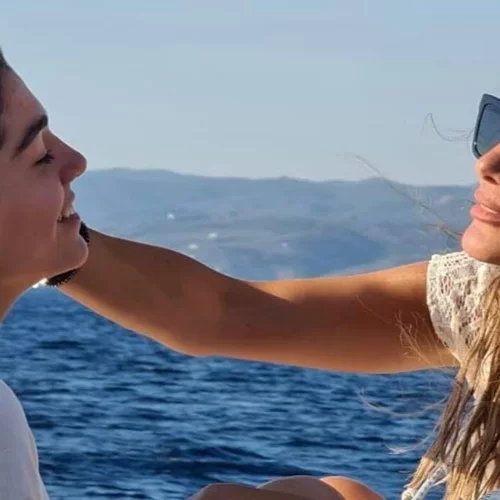 «Ο κόσμος μου» | Η νέα τρυφερή φωτογραφία της Δέσποινας Βανδή με τη 16χρονη Μελίνα