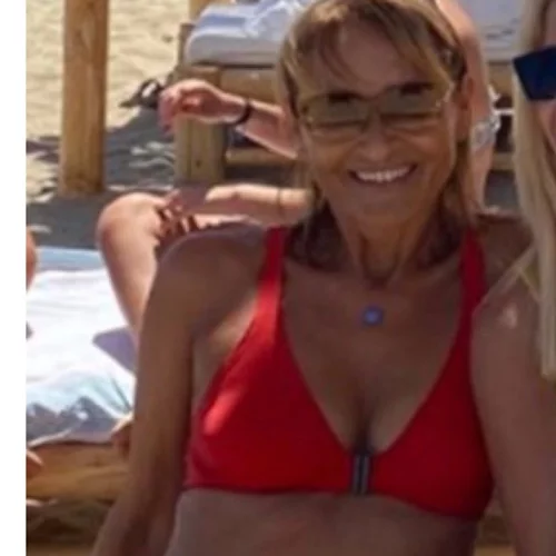 Νέα φωτογραφία της Μάρας Ζαχαρέα με μαγιό