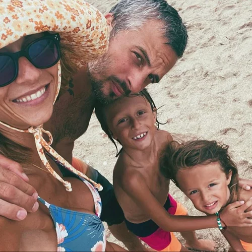 Σοφία Καρβέλα | Δημοσίευσε την πιο τρυφερή φωτογραφία με τον σύζυγό της, Θανάση Πανουργιά