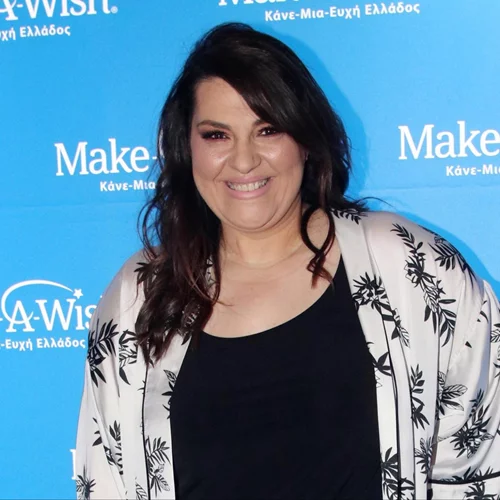 Κατερίνα Ζαρίφη | Ποζάρει με μαγιό δίχως ίχνος μακιγιάζ