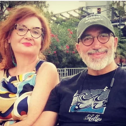 Φωτεινή Ντεμίρη | Η «Κανέλα» από το «Καφέ της Χαράς» ποζάρει με μαγιό στα 59 της και εντυπωσιάζει