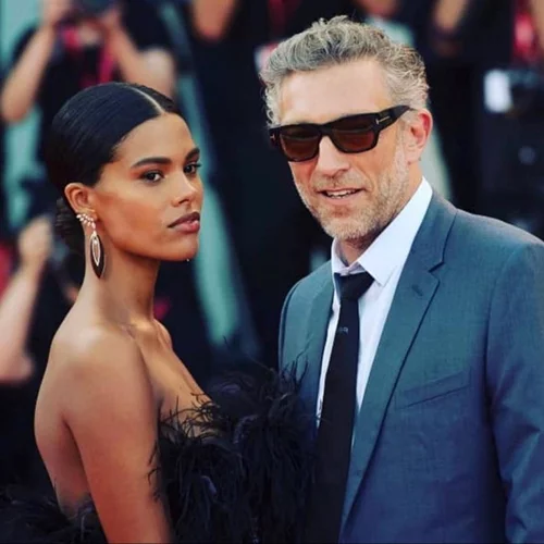 Tina Kunakey | Στη Μύκονο η 23χρονη σύζυγος του 53χρονου Vincent Cassel