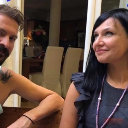 Γενέθλια για την Αθηναΐδα Νέγκα | Η ηλικία της και οι σπάνιες φωτογραφίες με τον σύζυγό της, Γιάννη