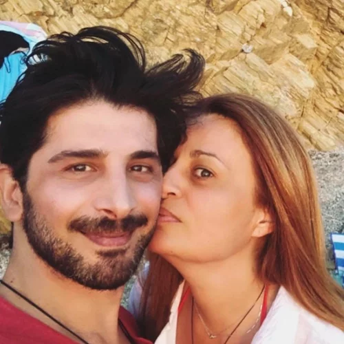 Χρήστος Σπανός | Η δημόσια ερωτική εξομολόγηση στη σύζυγό του την οποία ερωτεύτηκε όταν ήταν μαθητής της στη Δραματική Σχολή