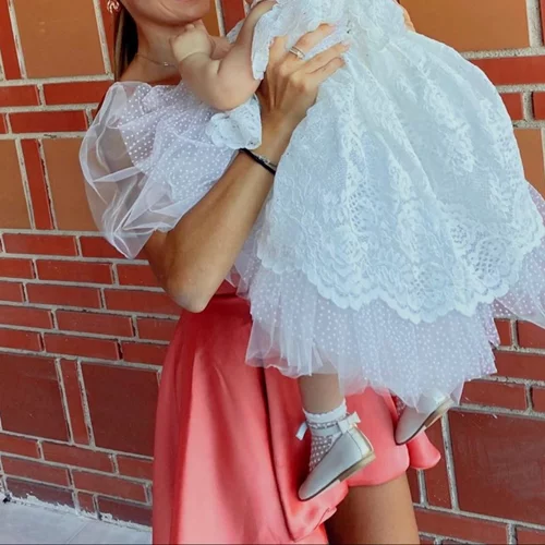 Ελληνίδα παρουσιάστρια έγινε νονά | Το mini φόρεμα που επέλεξε (pics)